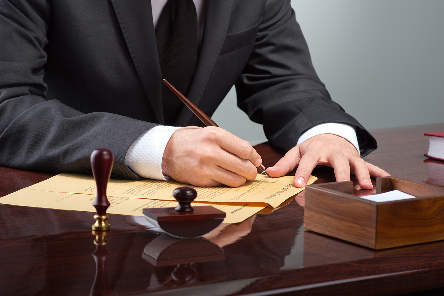 <span style="font-weight: bold;">Postulación y Asesoría en Derecho Mercantil.</span>